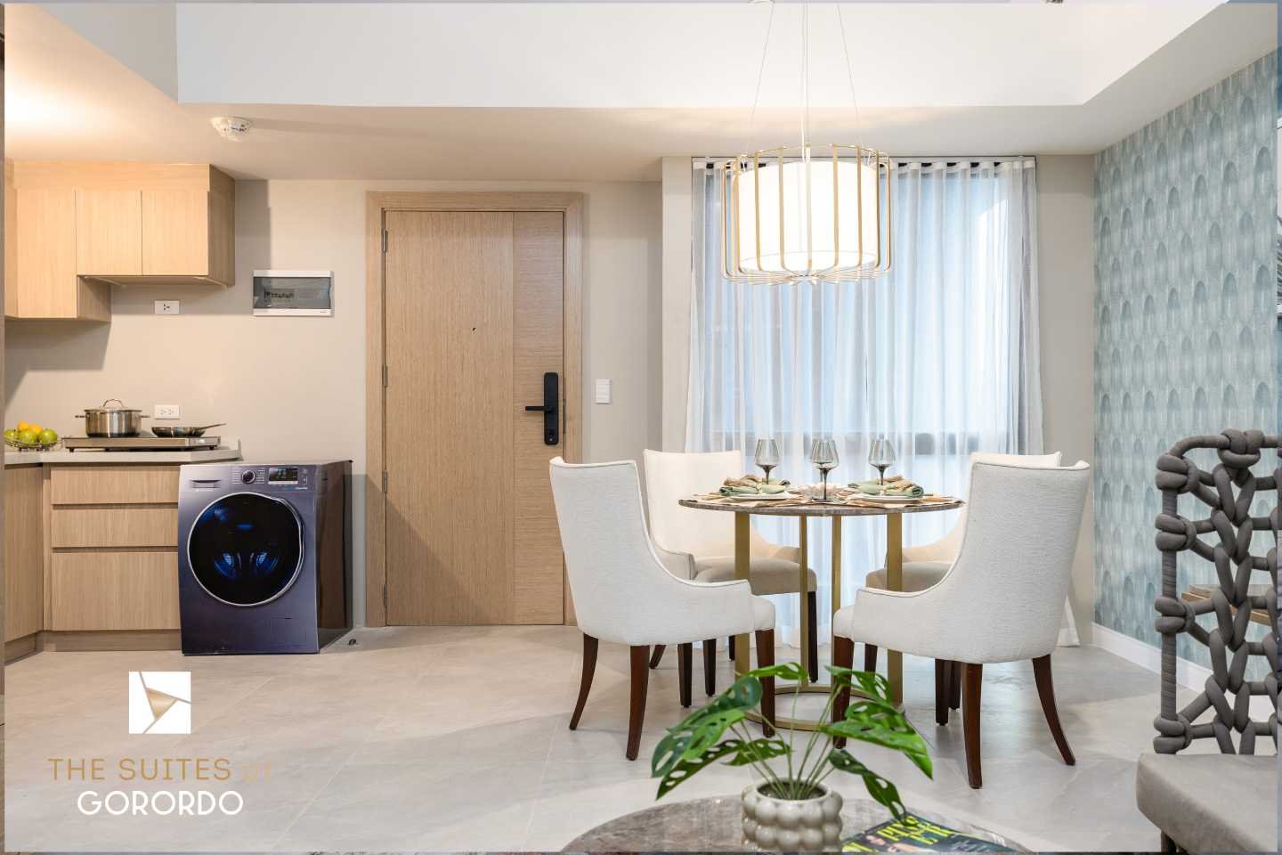 Model Kitchen Dining Area